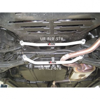 Hyundai i30 07+ UltraRacing 2-точки Долна разпънка за задна ос 676